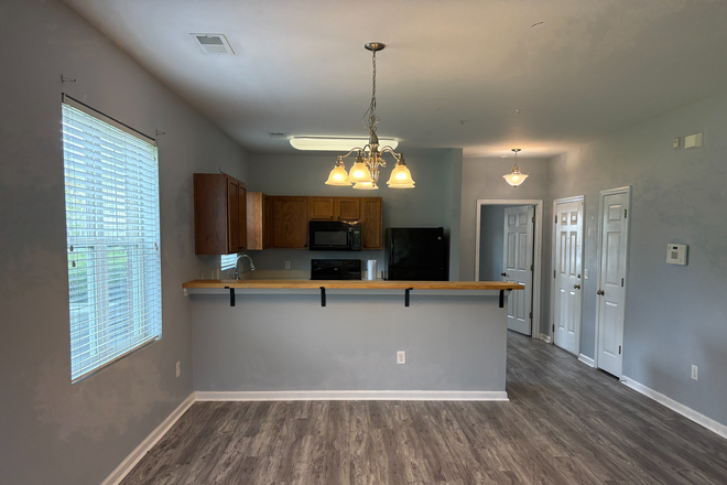 Eating Area - 374 Kiskadee Loop-3BR/2BA ($1800 for unit) Condo