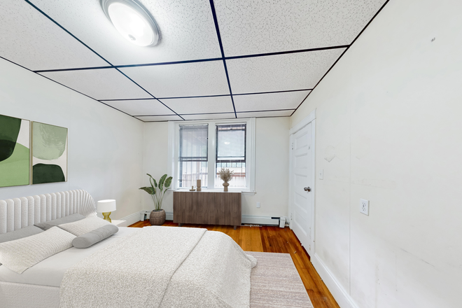 Bedroom - Spacious 4-bed, 1-bath in Mission Hill Apartments