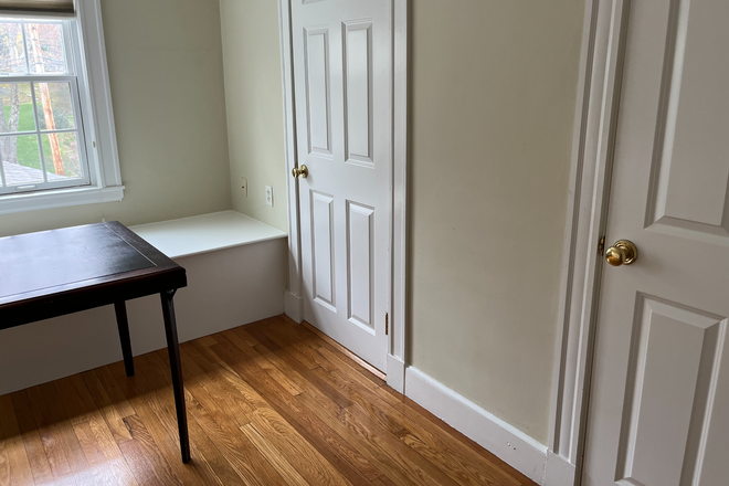 Bedroom - Beautiful room in house close to campus