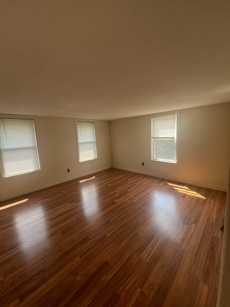 Bedroom Available - 46 Old Amherst Road, Close to 31 Bus stop Townhome