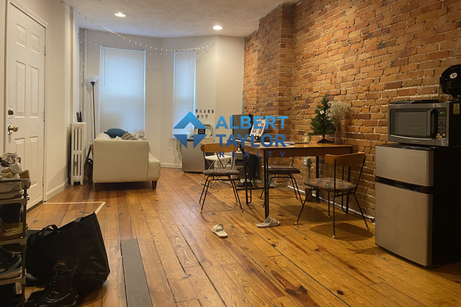 Living Area - Symphony 3 Bed!! Apartments