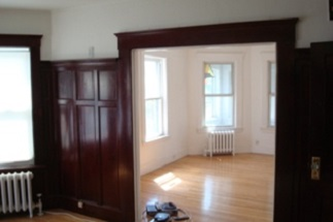 living room - No Broker Fee!  19 Pearson Rd Somerville 4 Bdrm $950 per person  6/1,8/1 or 9/1 move in