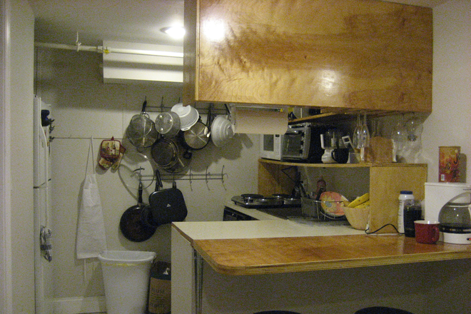 mini kitchen - 2 bedrooms in a 4 bedroom in Washington Square - no fee Duplex
