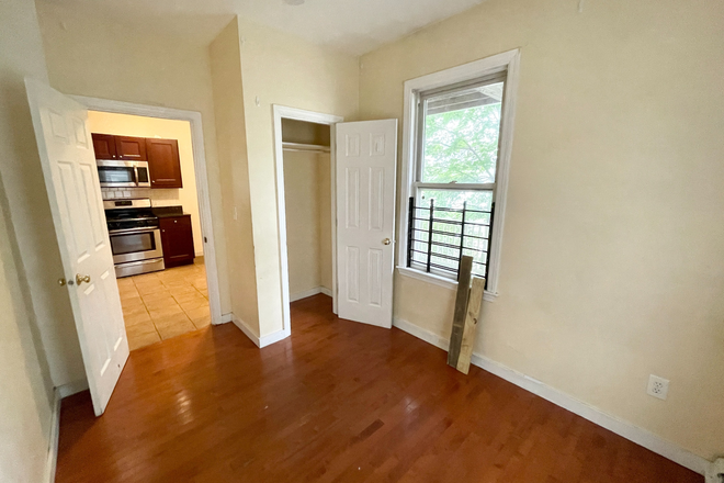 Bedroom - 3 BEDROOM, 1.5 BATH ROOM RENTAL Apartments