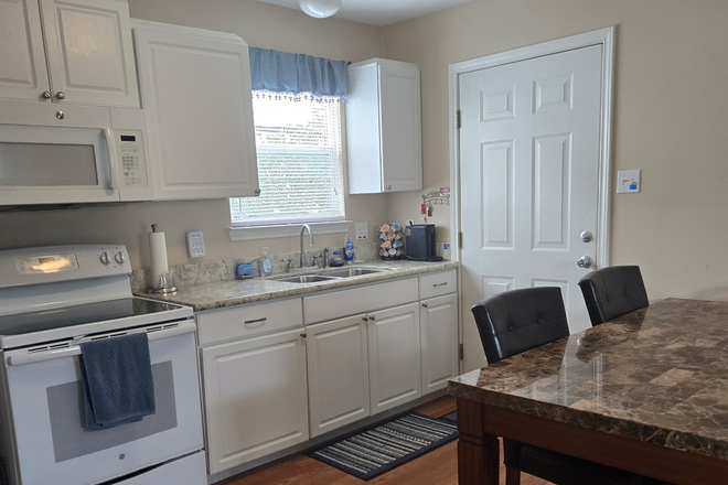 Kitchen - Garage apartment, 3 miles from Rice University