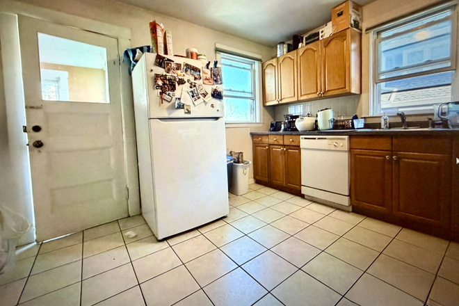 Kitchen - Large and quiet unit in a 2-Family House close to Campus