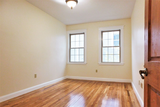Bigger Bedroom - 2 Spots Open in 3b1ba 15min from NU [ Summer 2026 ] Apartments