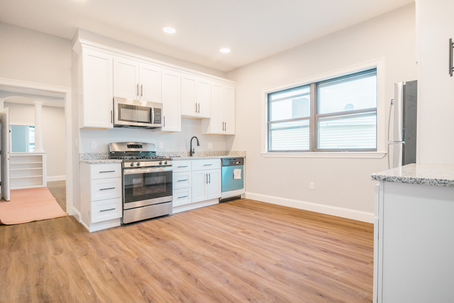 1 - SEPT 2026 – Spacious East Boston 5 Bed / 2 Bath with In-Unit Laundry, Student OK! No Broker Fees! Apartments