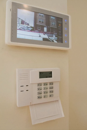 Video intercom with security - Luxury student off-campus housing within temple university patrol boundaries Apartments