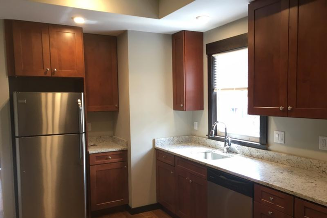 Hub Realty - Jamaica Plain, large renovated 5 bedroom and 3 bathroom apartment