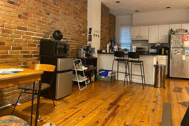 living - LOCATION!! 3 BED/2 BATH WITH HEAT/HOT WATAER INCLUDED! ONLY HALF BROKER FEE, AVAIL 9/1/26!