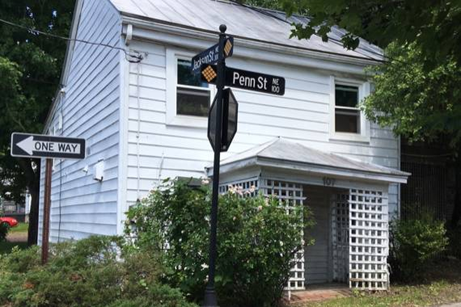 Street view - Apartment in Historic House, Downtown