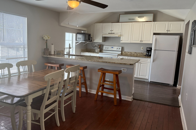 286B Kitchen - Renovated fully furnished apartments with character