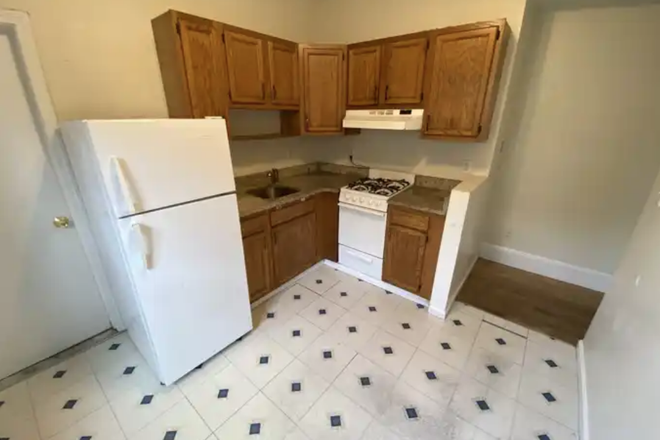 kitchen - LOCATION!! 2 Bed / 1 Bath w/ Heat and Hot Water included available 3/1/24!! Apartments