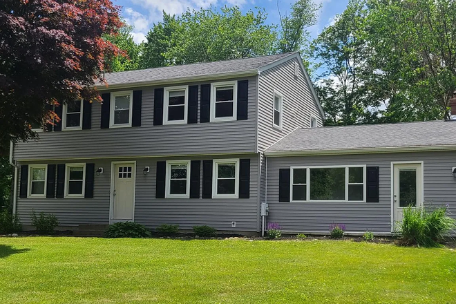 Outside View - 2 Renovated Bedrooms Close To Campus