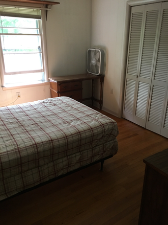 Bedroom 1 - Quiet Country Living - 3 Miles to WCU graduate students or undergrads Apartments