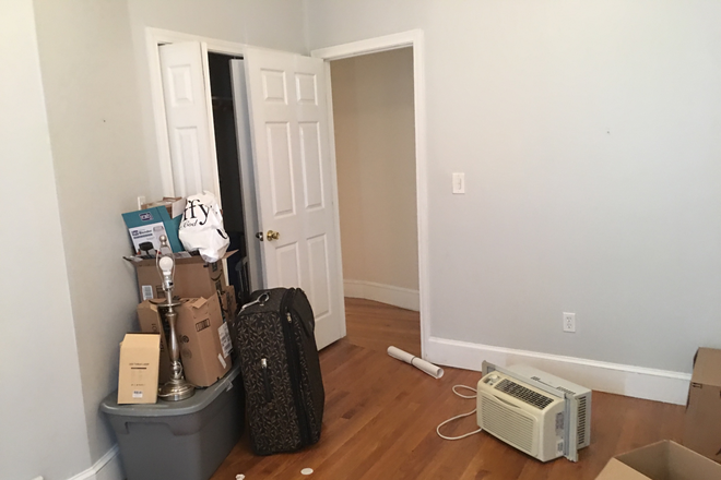 bedroom - Medical Campus Students seeking Roommates walk to BU Medical Campus or Northeastern Apartments