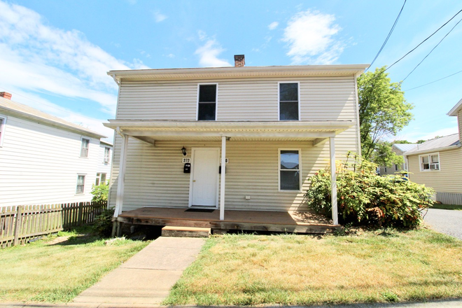 Outside - 2 Bedroom - 2 Bathroom downtown home for rent! Pre-lease for the 26-27 year!