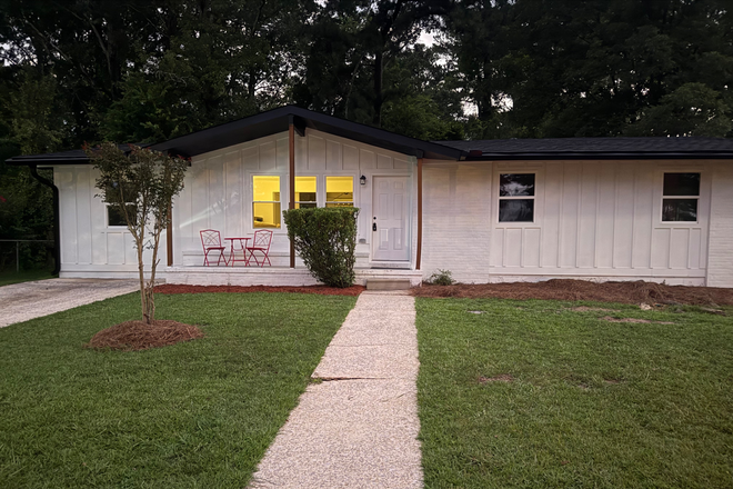 Front View - 4 Bed 2 Bath Home Looking for Roommates