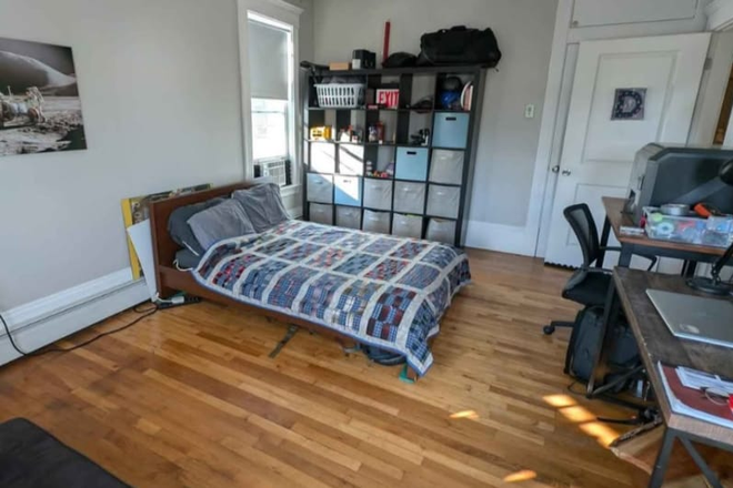 Room 2 - Summer Sublet w Lease Option; 1-4 Rooms Available in 4B2B House