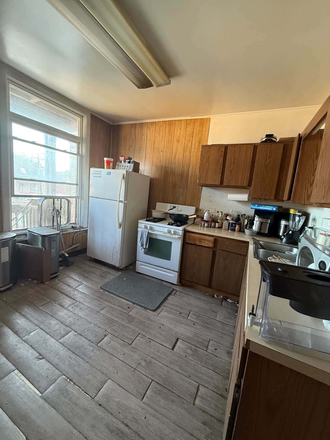 kitchen - apartment close to UIC east campus