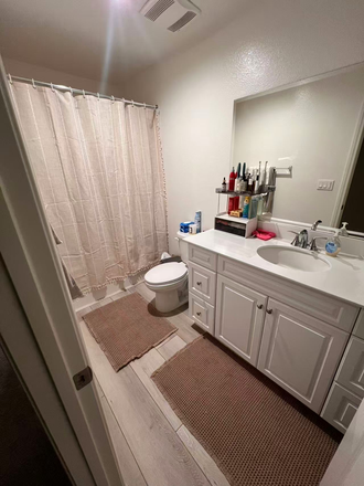 Bathroom - Room for rent Pleasant View Apartments, close to campus