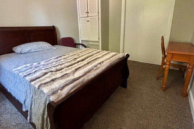 room for rent - furnished (optional) with full bed, desk and chair - Faculty or Grad Students find your quiet retreat here House