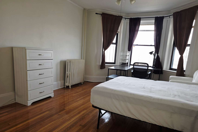 The $1475 Room at 1258 Commonwealth Ave Has Queen Bed, Big Desk, Dresser and Sofa - Furnished Rooms in Allston nr BU, Shops, T to NEU & Downtown, Incl Heat/Gas, In-Unit Laundry, No Fee Apartments