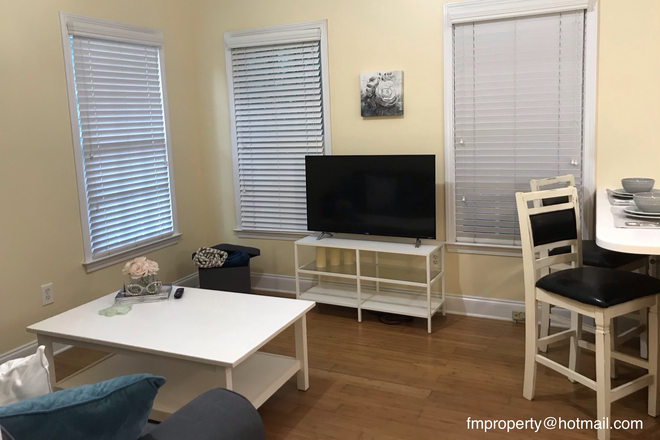 Living view1 - Carriage House Apartment- Peaceful and Convenient