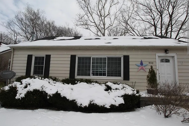 Outside - 850 Rose Street - 4 Bedroom House