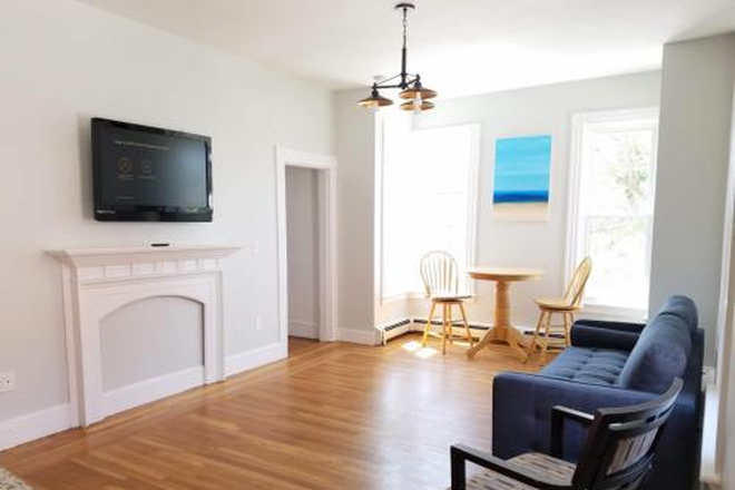 Living room - Room for Rent, All Utilities Included, WiFi, Balcony Apartments