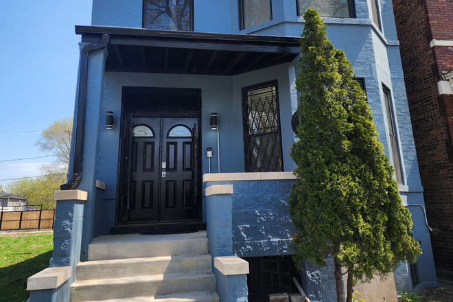 Front of the Building - AFFORDABLE NEW ROOMS FOR RENT IN A COMPLETELY RENOVATED BUILDING WITH LUXURY DETAILS , A MUST SEE!