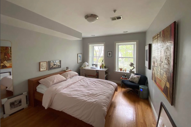 Bedroom - Year long Lease 9/1 Apartments