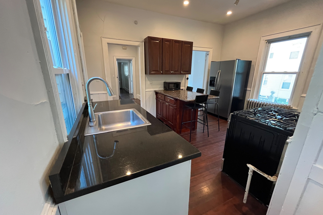 Kitchen - No Broker’s Fee!   Large 5 Bedroom Apartment Close to Campus.