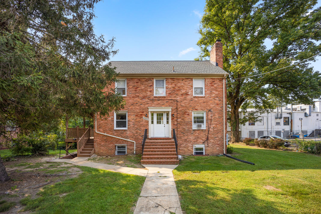 Front - 3 Bedroom Across from Trader Joe in  Old Town House (2024/2025)