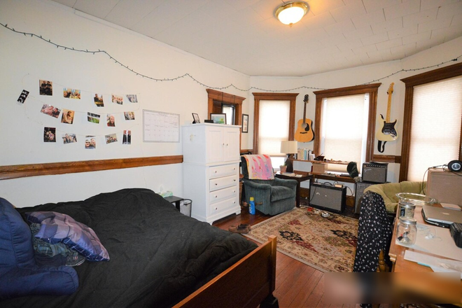 - - Short Commute to Campus! Available Now! 5 bed 2 bath w/ Heat & Hot Water inclded, Laundry Apartments