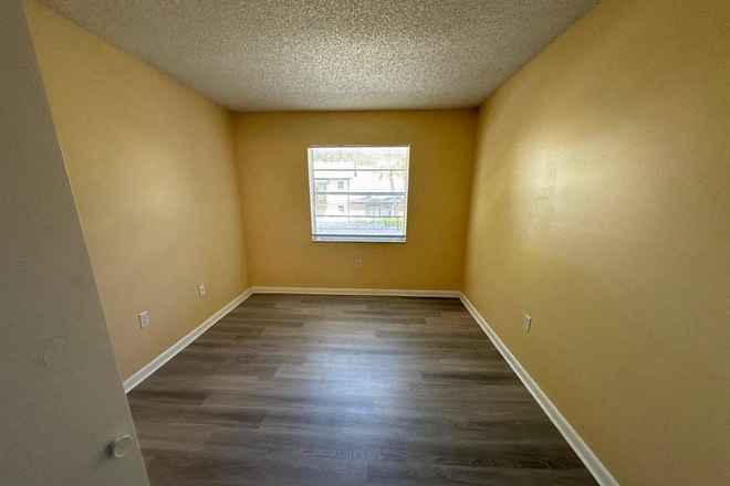 Bedroom - 2 Bedroom 1 Bathroom Condo for Rent in Windmill Point