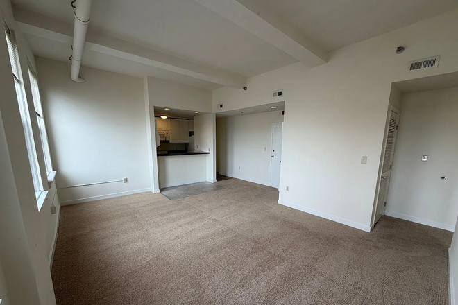 LIVING ROOM/KITCHEN - NICE 2 BED 1 BATH APARTMENT FOR IMMEDIATE MOVE-IN!