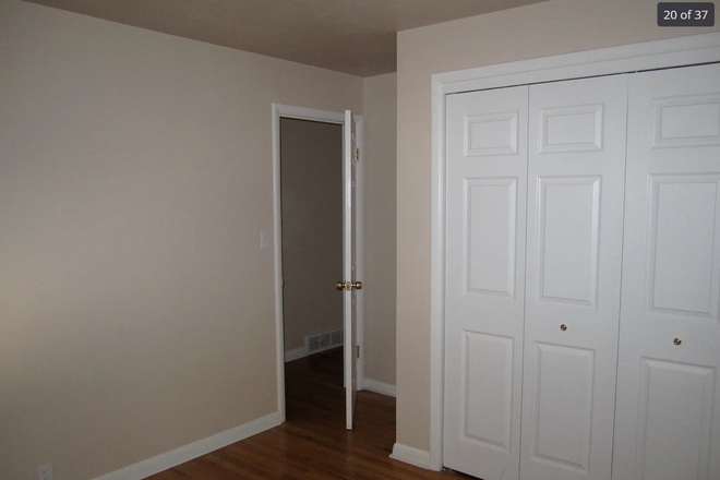 Window on outward wall - Bedroom in House, 130sq ft.