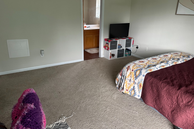Bedroom - Duplex near Southwest Parkway