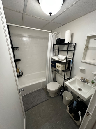 Bathroom - Studio Apartment near campus
