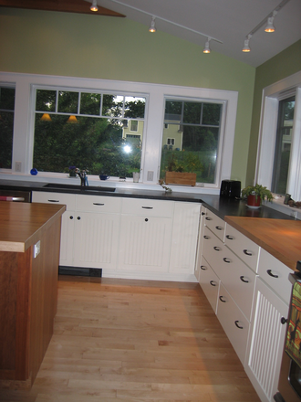 Kitchen - 1 furnished room (rent BRs sep) in house for med/grad/postdoc.UTILS incl. 5 min walk to UVM. Safe.