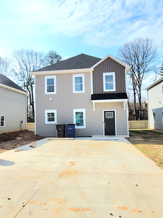 Outside street view - Charlton Farms Luxury Student Homes