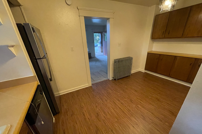 2 - August Preleasing: 907 18th St #A Duplex