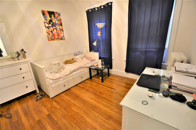 Bedroom - Large 1 Bed Available NOW! *CONTACT NOAH 603-470-8181 Apartments