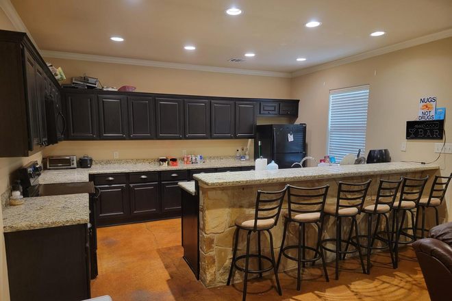 Kitchen - 4-5 Bedrooms open in Barracks 5x5 Townhome