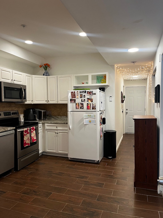 kitchen-2 - 1808 Cecil B Moore, unfurnished 2 bed 2 bath unit, 5 minutes walk to campus. Condo