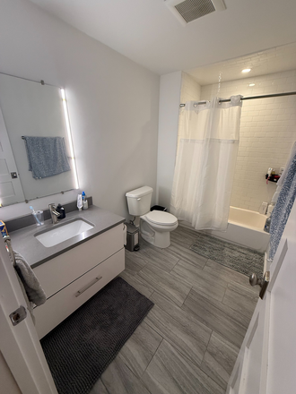 Bathroom - Modern Apartment close to campus