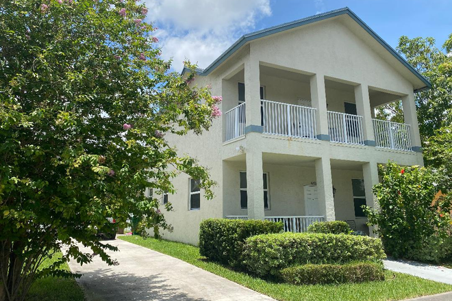 Front of home (Driveway) - Shared Home in the heart of Davie, Fl.