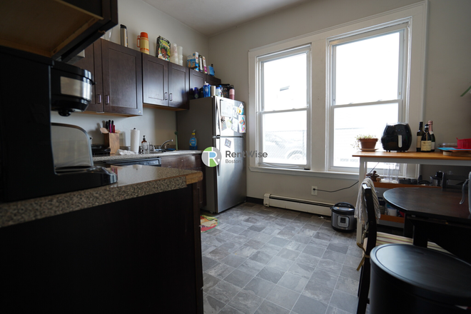 1 - SEPT 2026 | Brighton 4 Bed, 2 Bath Townhouse | Cats Welcome! | No Broker Fees!